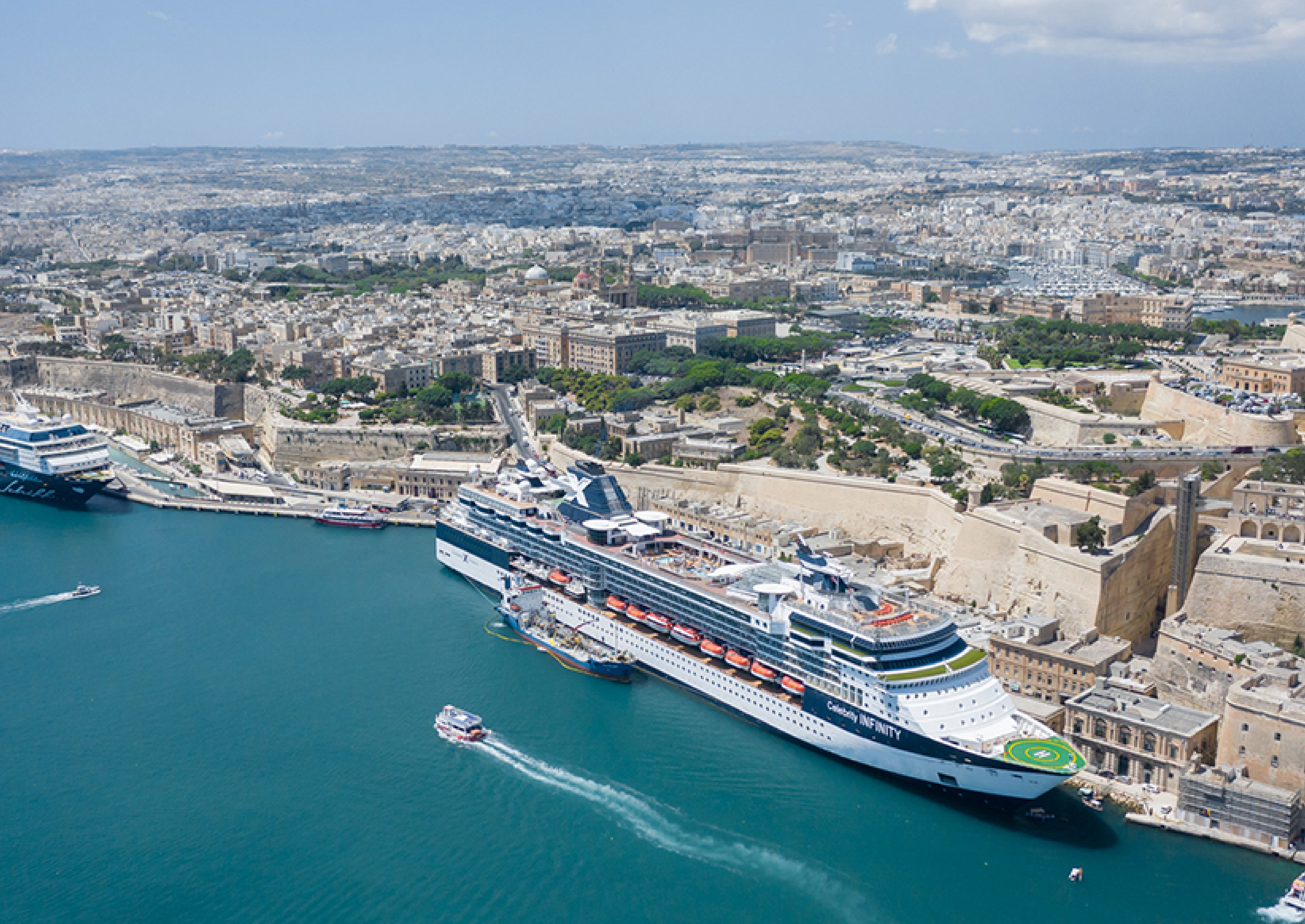 Valletta port, cruiseship