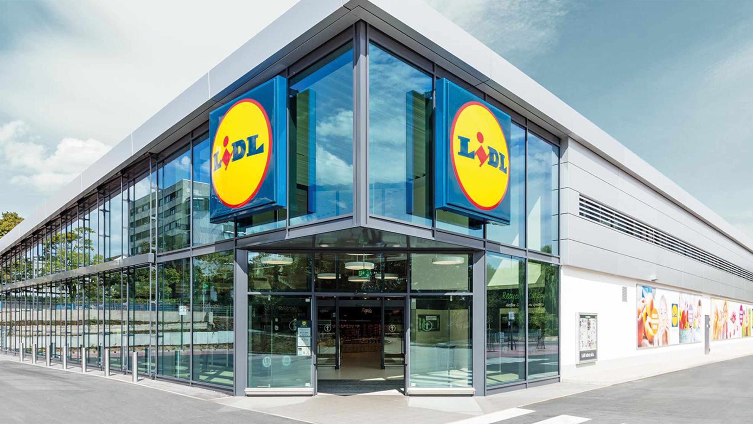 Lidl burmarrad storefront glass